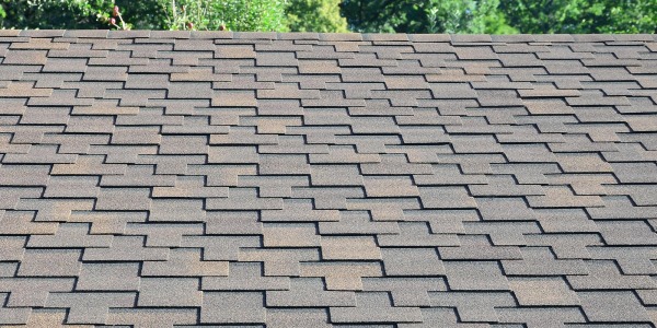 Układanie gontu bitumicznego