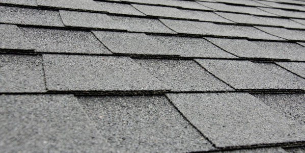 Czy gont bitumiczny można kłaść na deski?